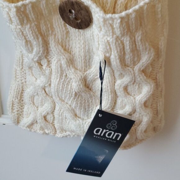 NWT ARAN WOOLEN MILLS Irish Merino Wool Pocket Scarf Wooden buttons Shawl Cream - Picture 3 of 11